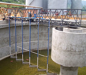 周邊傳動(dòng)刮吸泥機